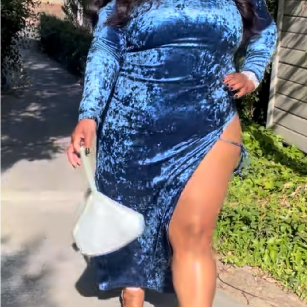 H:ours Elegant Blue Velvet Dress